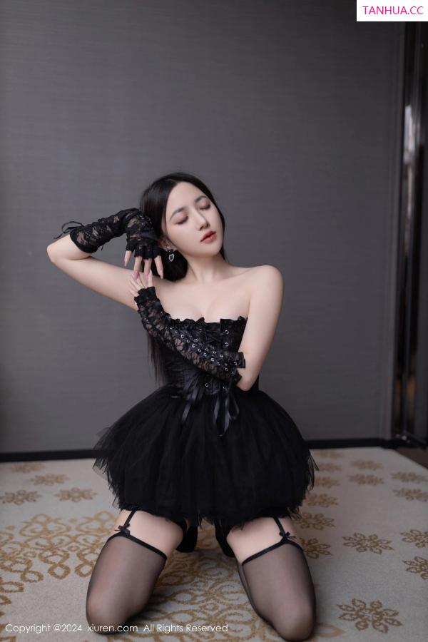 鱼子酱fish  [XiuRen]高清写真图 2024.03.01 No.8166 鱼子酱Fish 黑丝性感第26张图片
